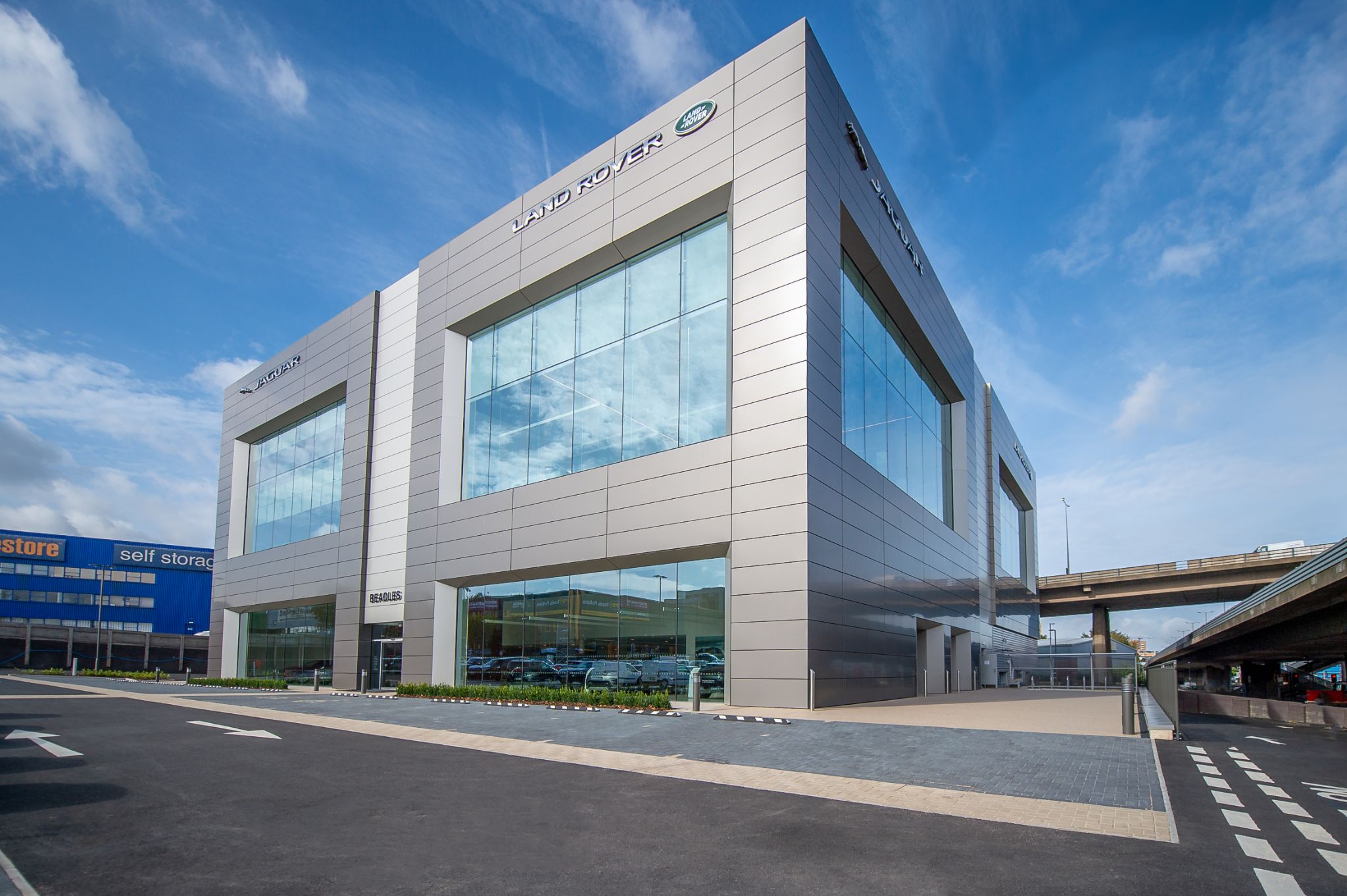 Group 1 Land Rover North West London | Car dealership in London